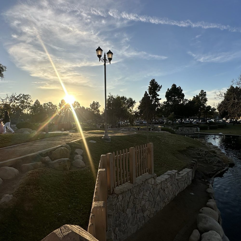 Catalina USO lit up area 'like a baseball stadium': Witness