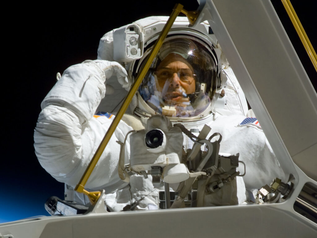 NASA Astronaut Lee Morin to Retire After 30 Years of Innovation
