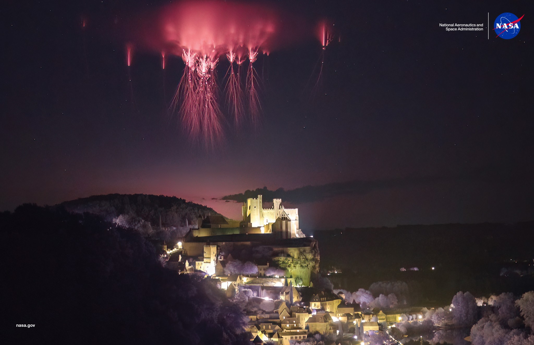 Sprites Over Château de Beynac