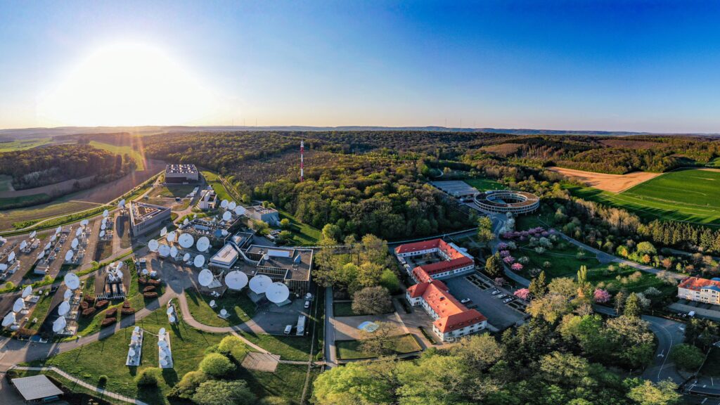 Teaming up to create multi-orbit broadband