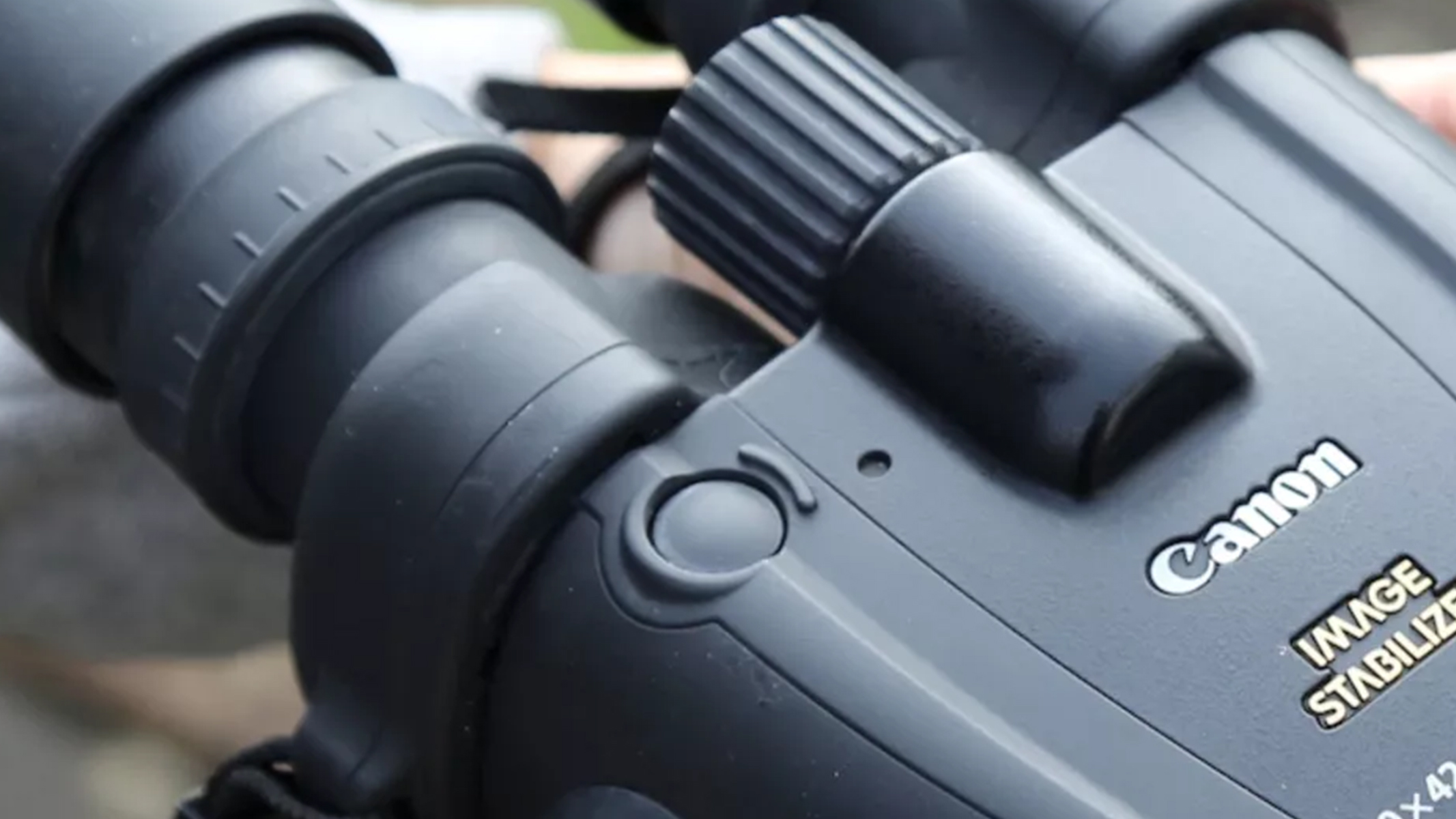 Are image-stabilized binoculars good for stargazing?