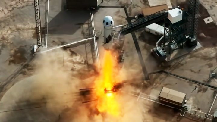 Blue Origin launches 6 space tourists to the final frontier after last-minute crew swap (video)
