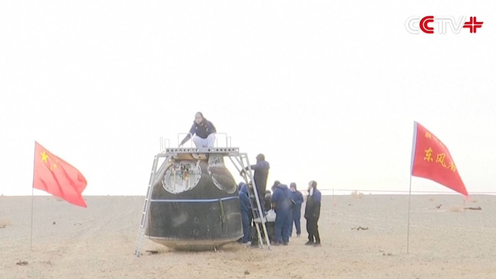 Chinese capsule damaged by space-junk strike returns to Earth (video)