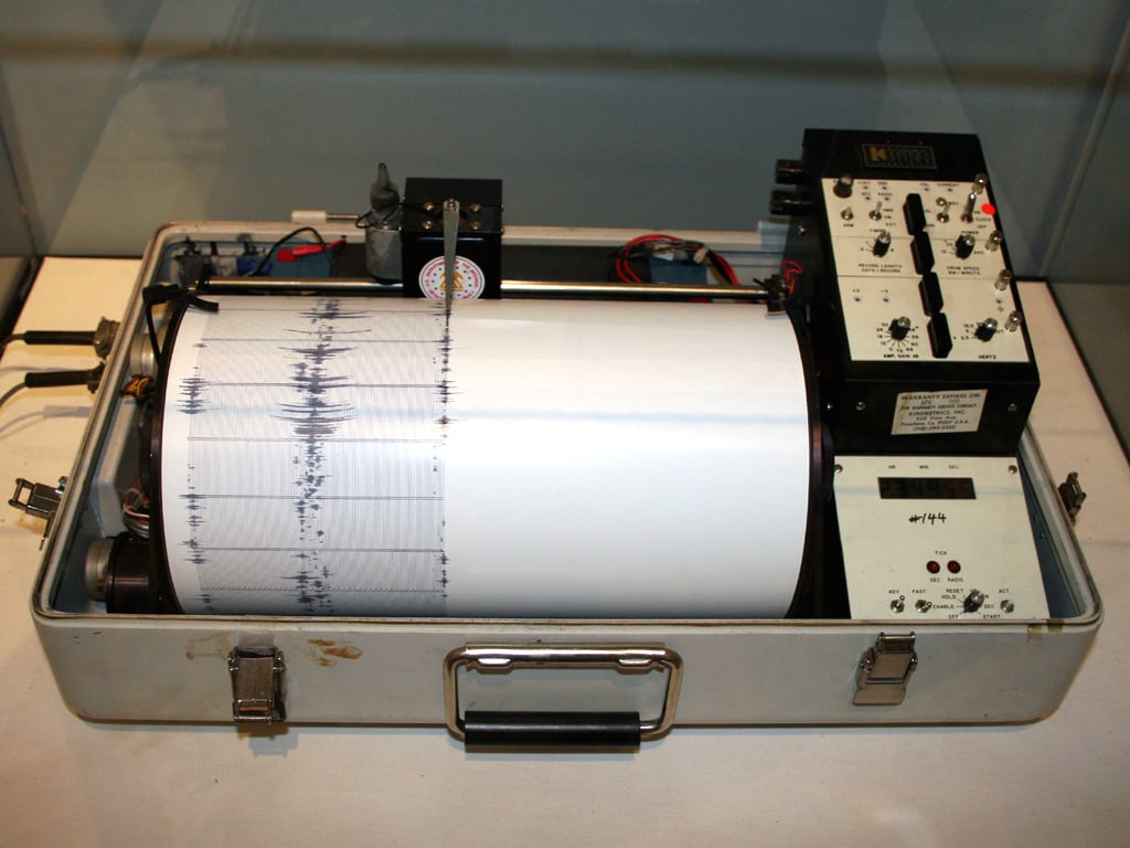 How Earthquake Detectors Track Space Junk
