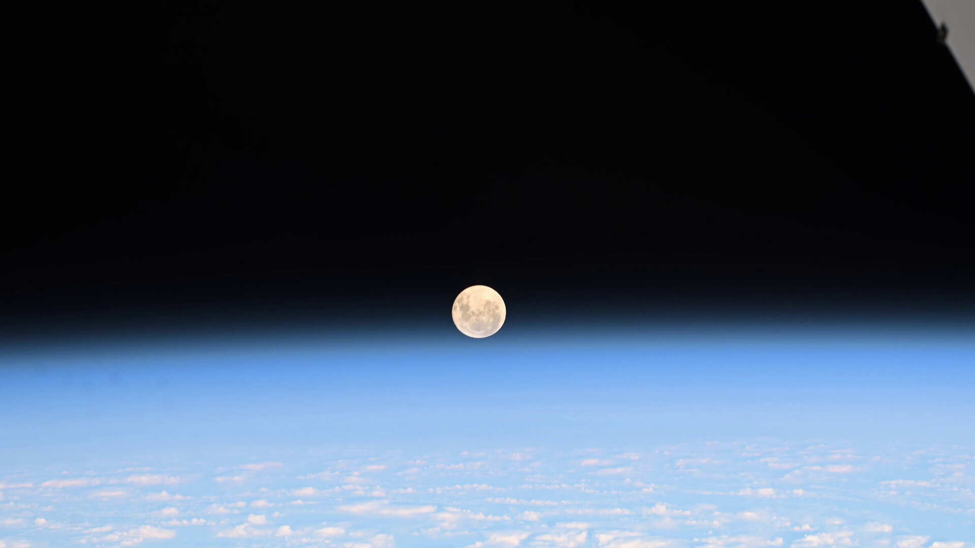 Ignis mission timelapses: Earth and Moon views from the International Space Station