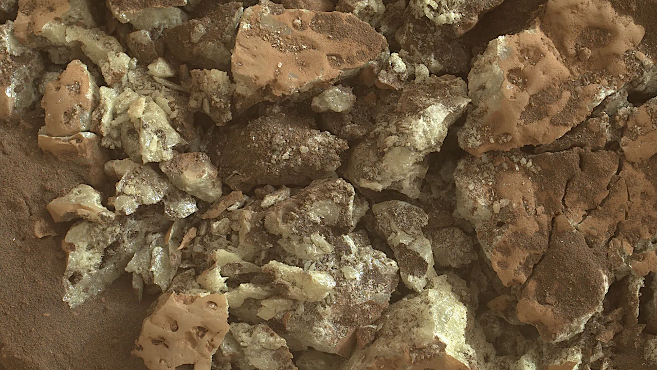 Mars Curiosity Rover Observes Sulfur Crystals