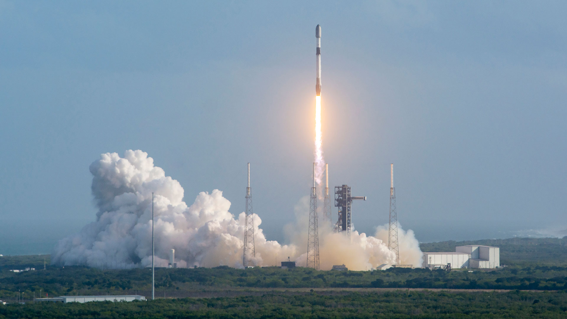SpaceX launches 29 Starlink satellites into orbit from Florida (video)