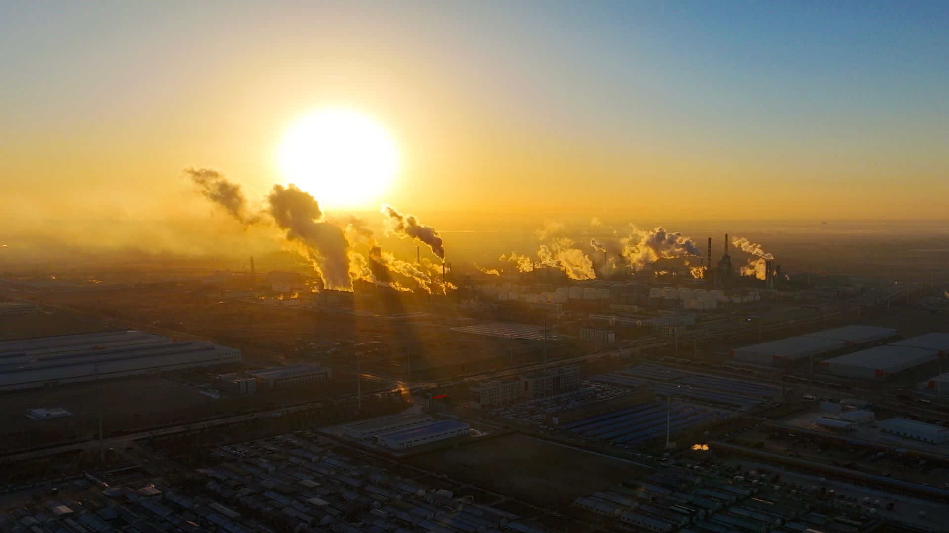 The largest sun of 2026 rises today as Earth draws closest to our parent star