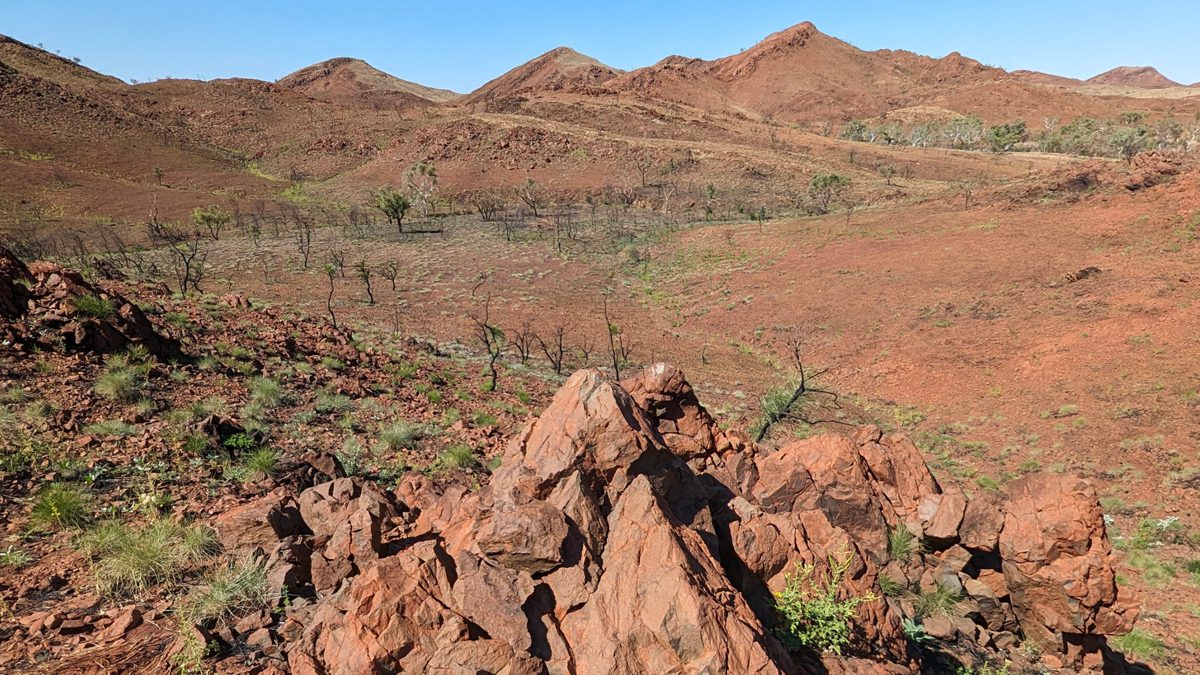 A 'cosmic clock' in tiny crystals has revealed the rise and fall of Australia's ancient landscapes
