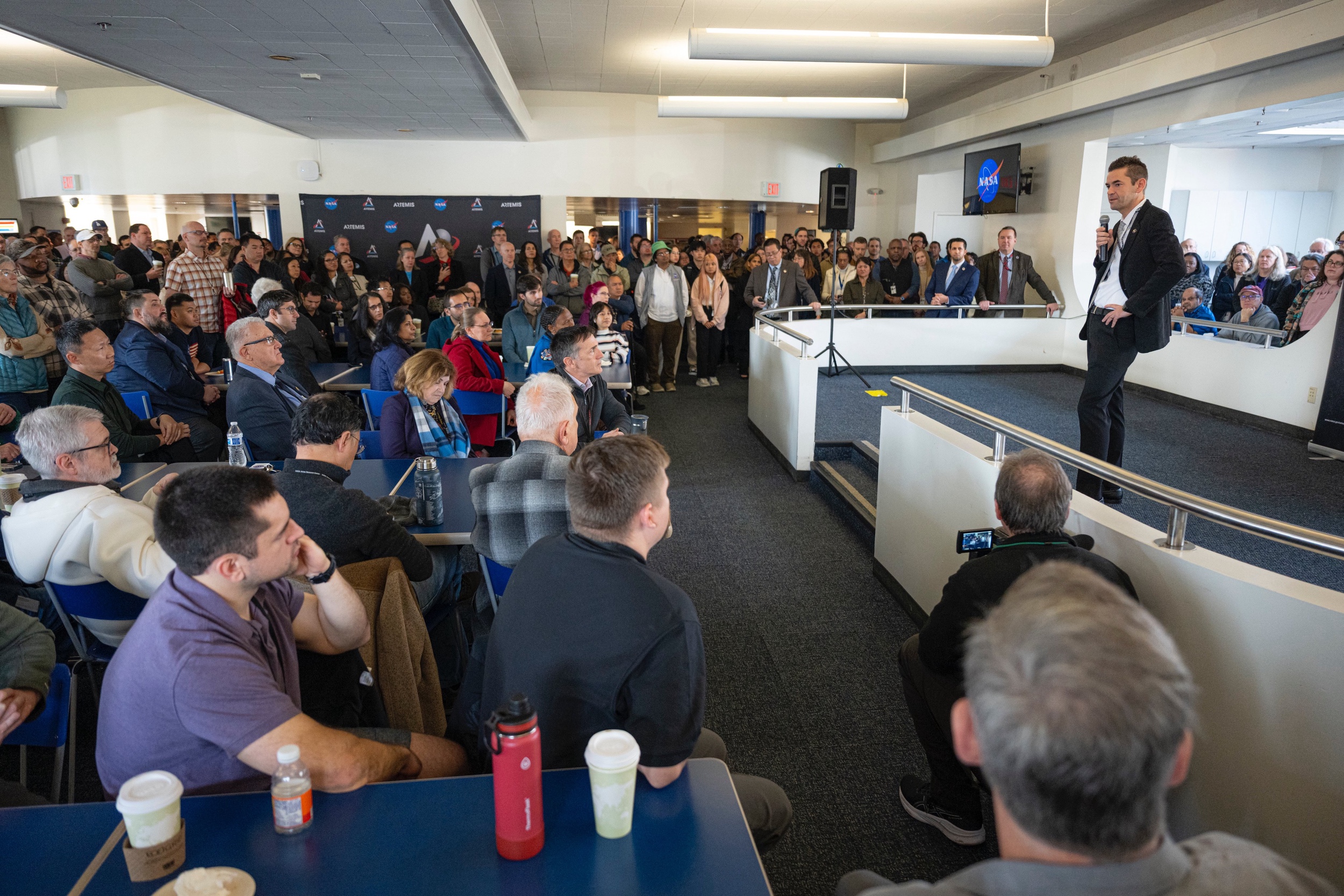 NASA seeks to bolster workforce, reduce reliance on contractors