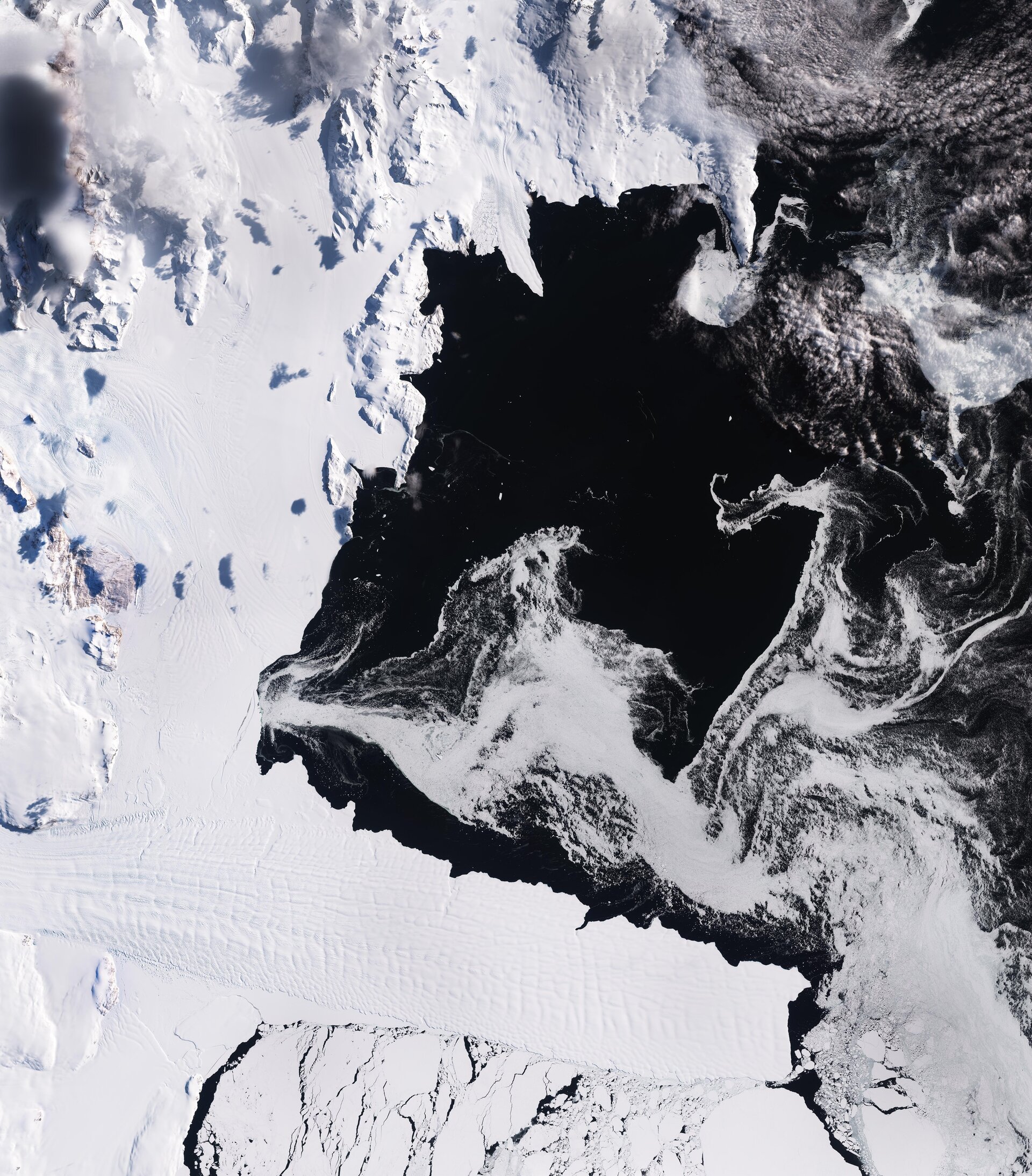 Satellite Imagery Captures Stunning Seasonal Changes in East Antarctica’s Terra Nova Bay
