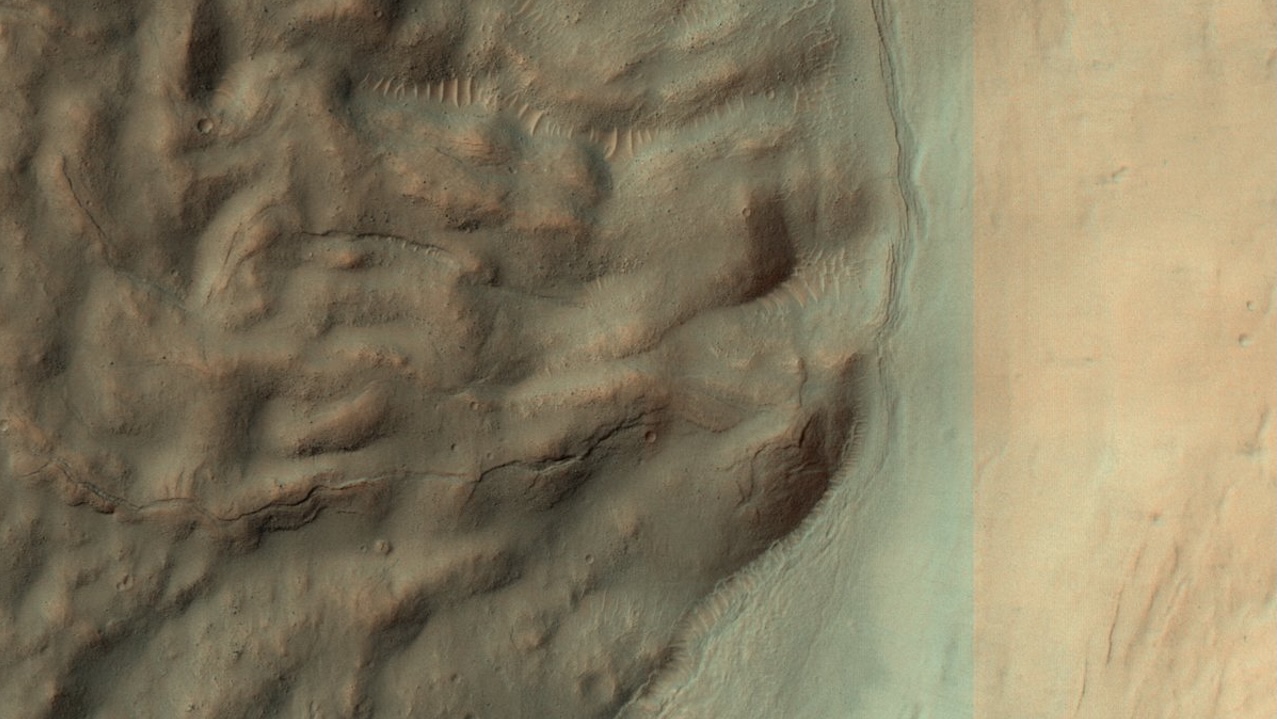 Unusual Crater Texture On Mars Hints At Early History