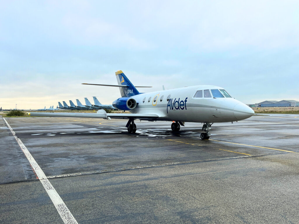 World-first gigabit-per-second laser link between aircraft and geostationary satellite