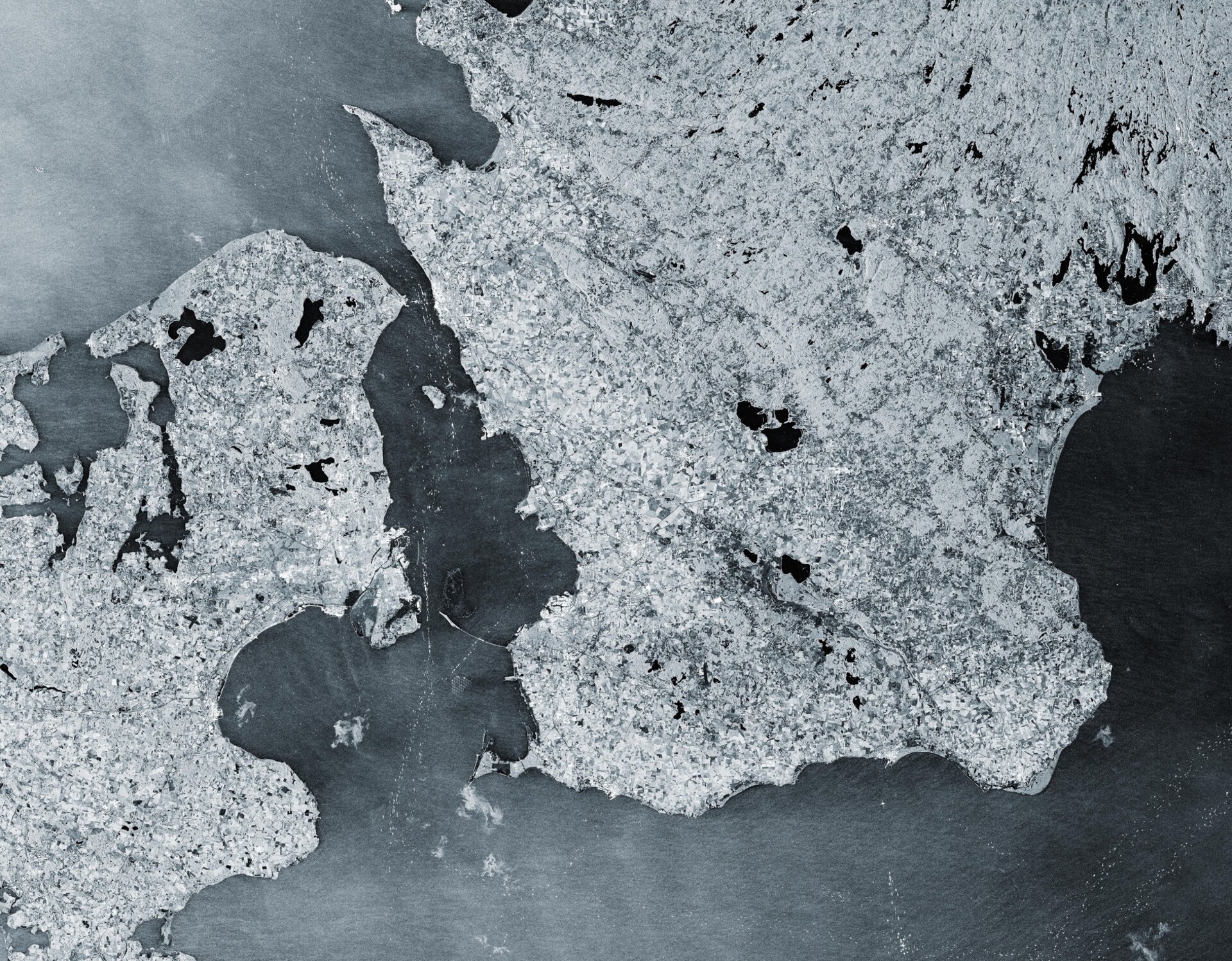 Satellite Imagery Reveals Maritime Traffic and Key Infrastructure in Øresund Strait