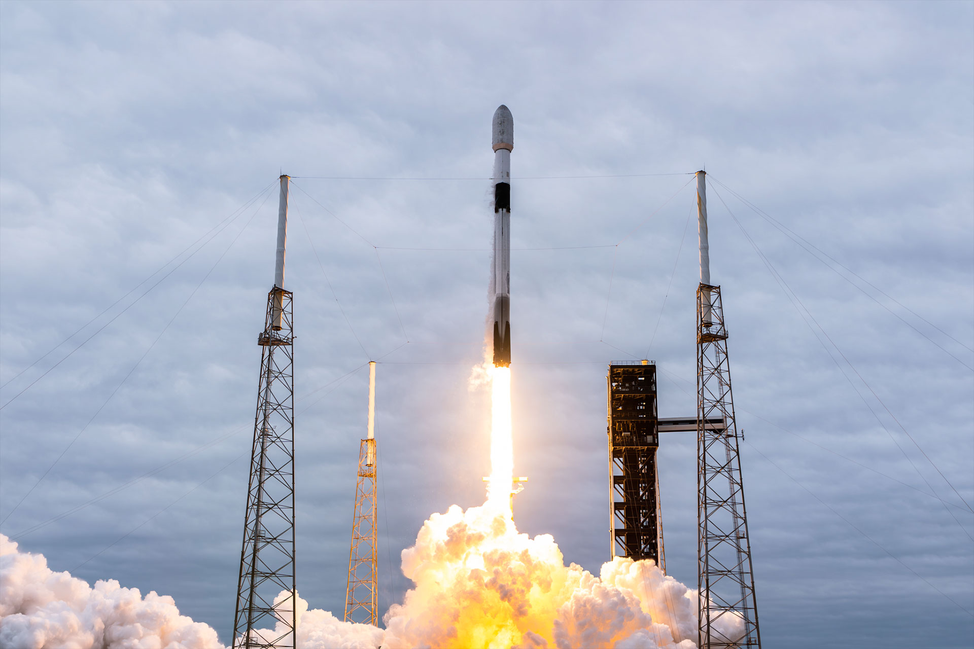 SpaceX launches 10,000th active Starlink satellite into low Earth orbit