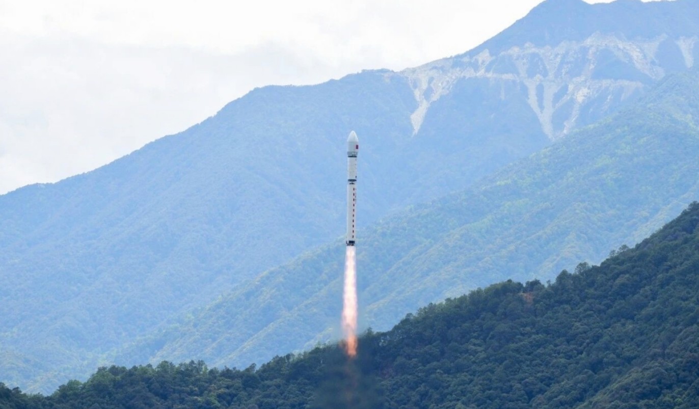 China launches PRSC-EO3 for Pakistan, lofts internet test and environment monitoring satellites