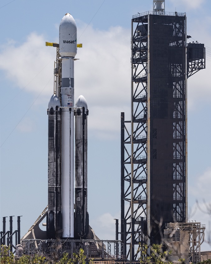 Live coverage: SpaceX seeks second attempt at Falcon Heavy launch following weather scrub on Monday