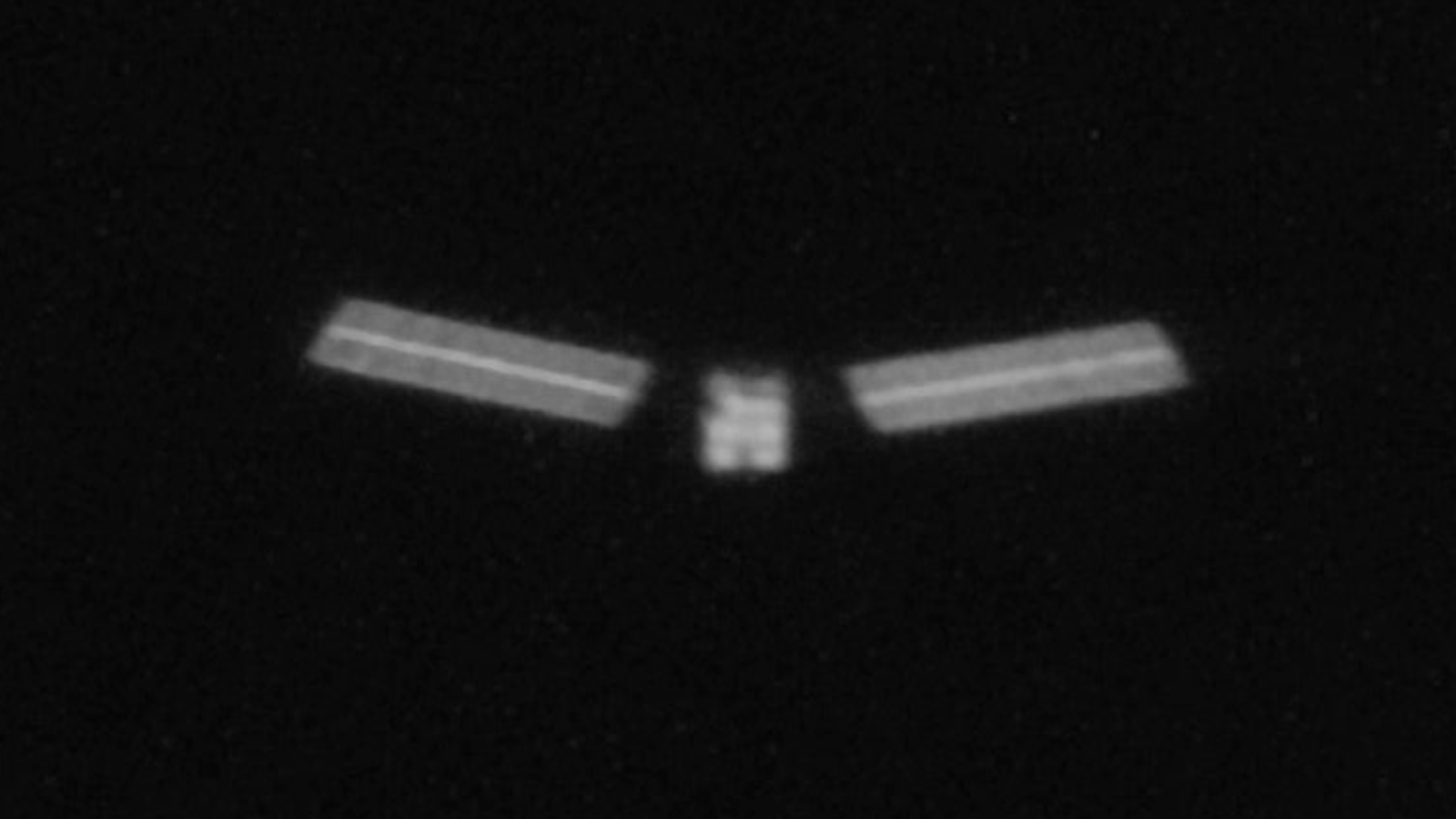 Satellite spies SpaceX Starlink before it breaks apart | Space photo of the day for April 1, 2026