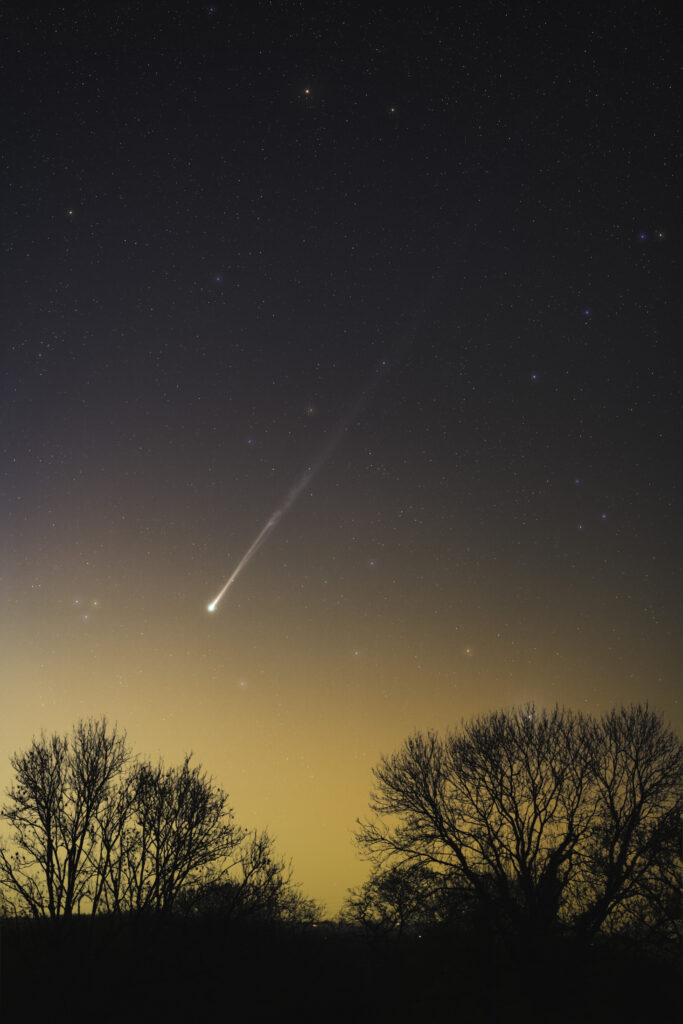 Watch comet PANSTARRS 'switch on' its second tail as it makes closest approach to Earth