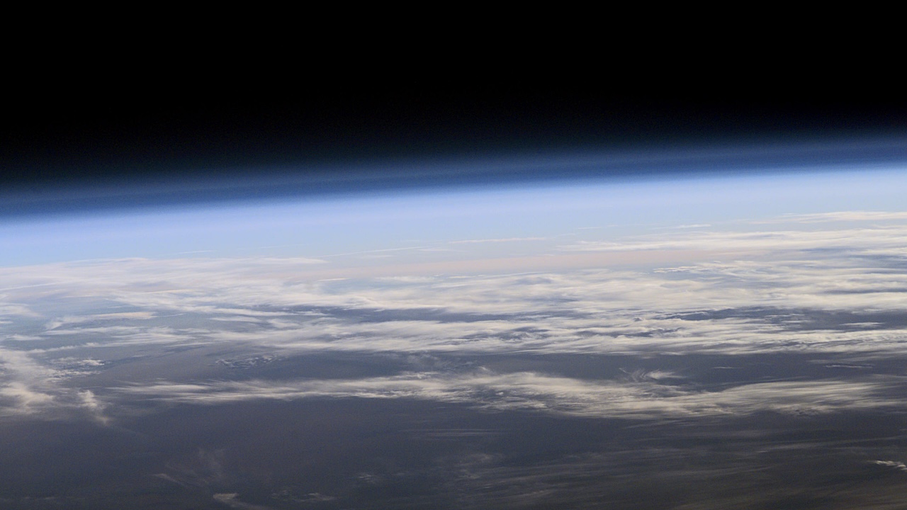 Active Responses Of Cyanobacterial Crusts Directly Exposed To The Extreme Stratospheric Environment