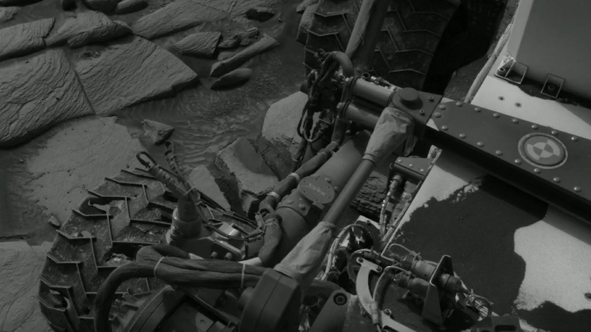 Here's what 6 years of driving on Mars did to the wheels on NASA's Curiosity rover (video)