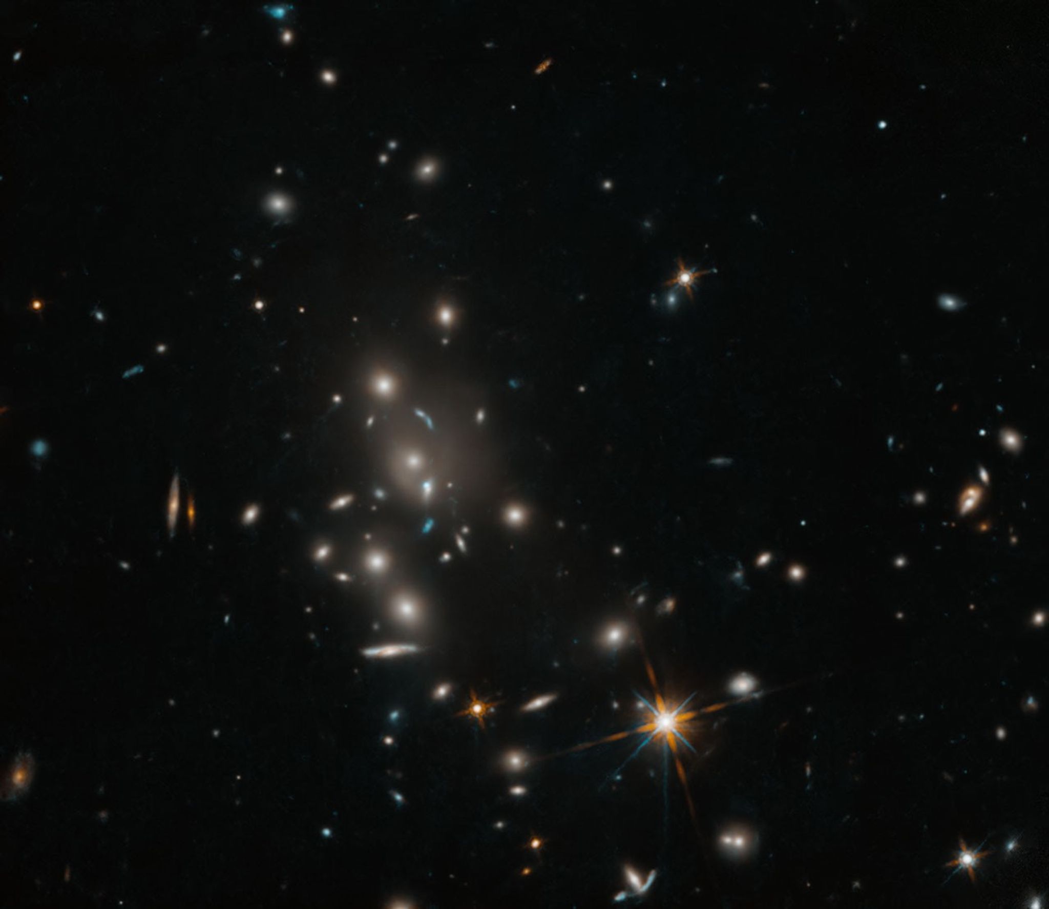 Hubble Captures Galaxy Cluster
