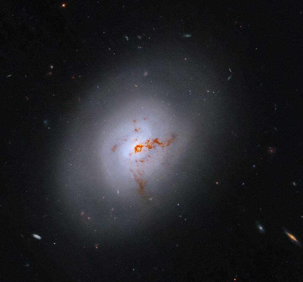 Hubble Sights Galaxy in Transition