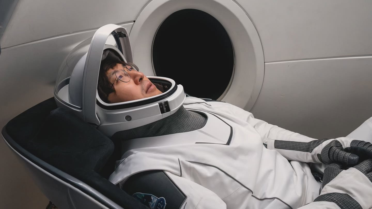This cryptocurrency billionaire will fly SpaceX's 1st private Starship to Mars, but when?